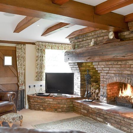 Walled Garden Lodge Ryehill Extérieur photo