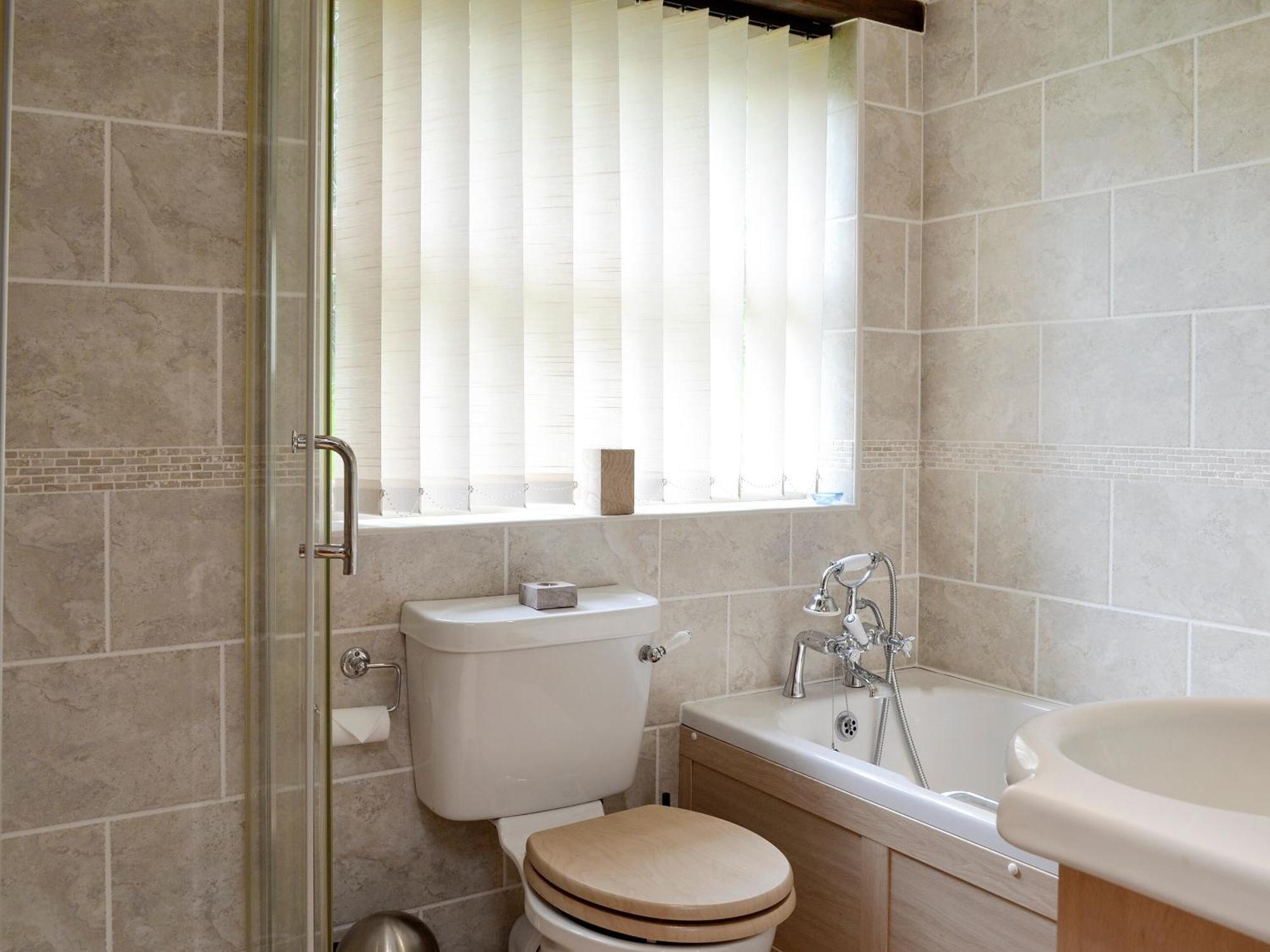 Walled Garden Lodge Ryehill Extérieur photo