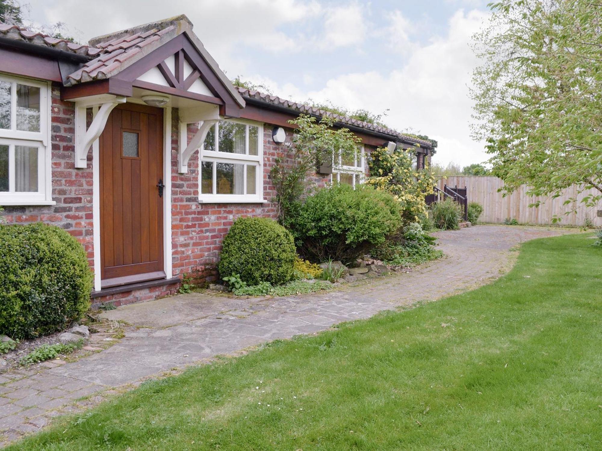 Walled Garden Lodge Ryehill Extérieur photo