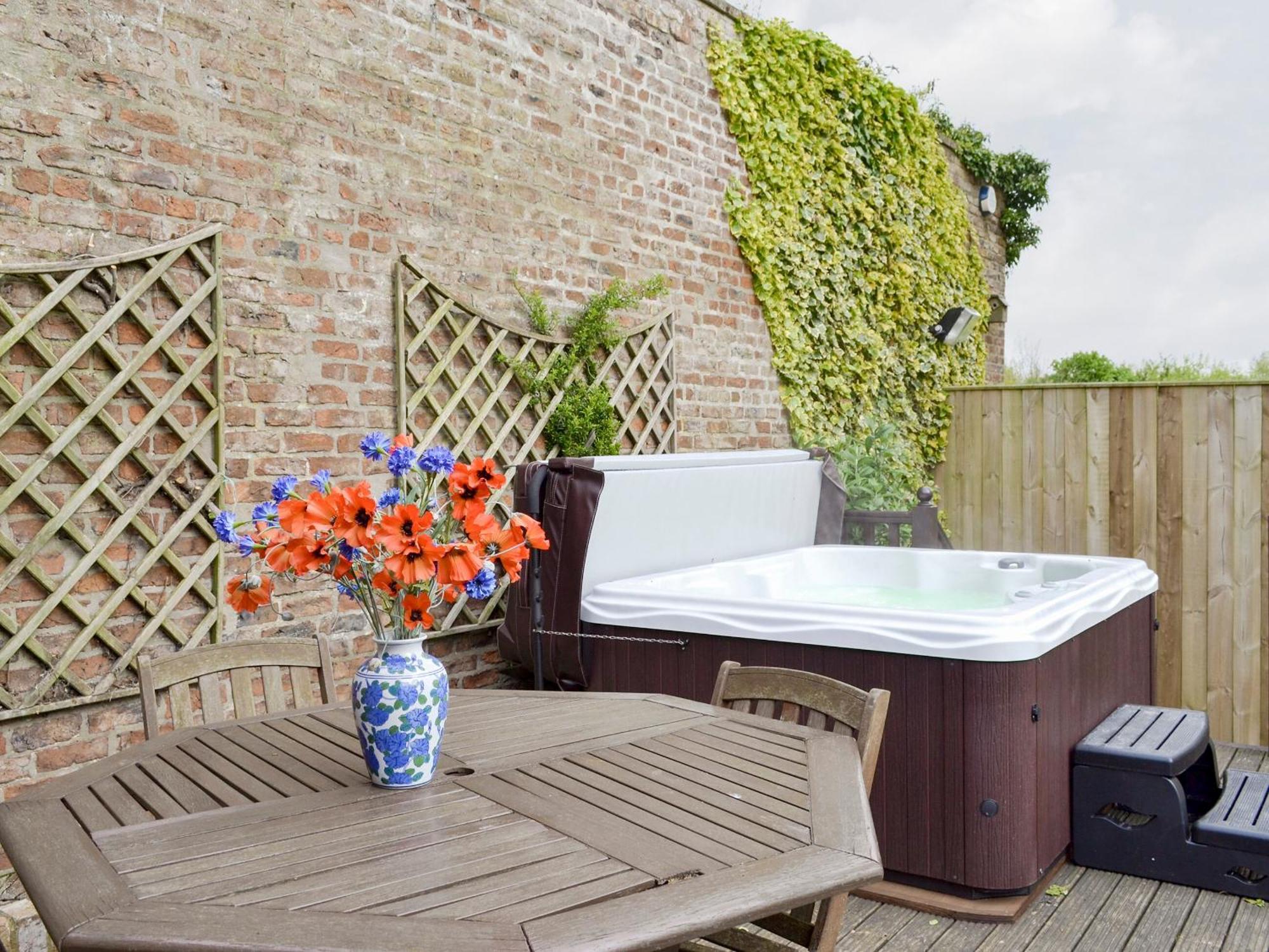 Walled Garden Lodge Ryehill Extérieur photo